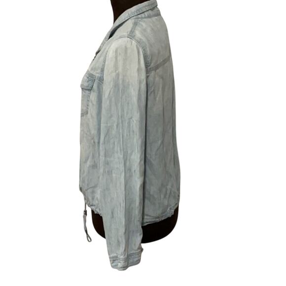 Chico's Light Blue Jean Jacket  Relaxed Fit Casual Cropped Length Size 1/Medium - Picture 4 of 8